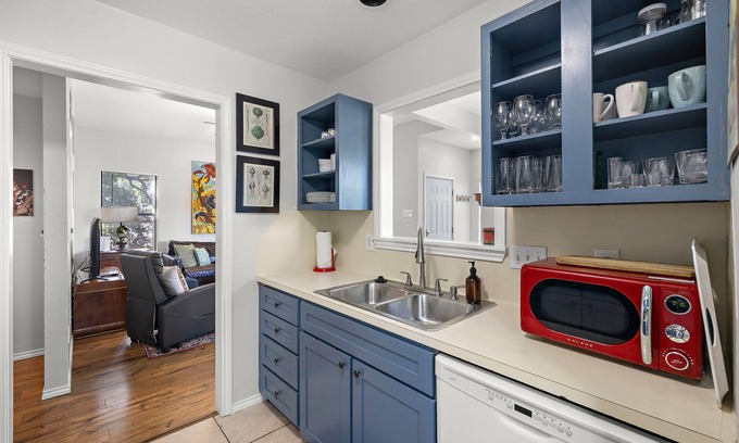 Bouldin House | Classic South 5th Getaway — Minutes to Downtown, Zilker & Rainey