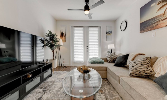 Hancock Apartment | ClassicUnit @ The City of Legends/Downtown Atx