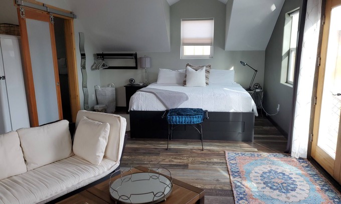 Golden Apartment | Clean, Bright, Private Studio Apt. in Downtown Golden