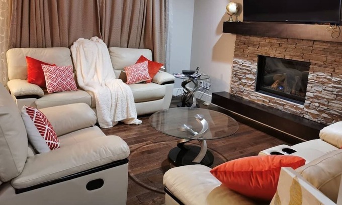 New Brighton House | Clean & Cozy 2BD, I.5 BR Room house in S Calgary