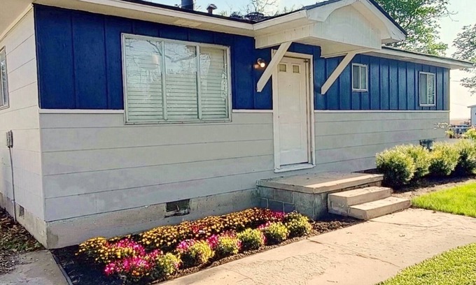 Blytheville House | Clean & Cozy 3-bedroom house in great neighborhood of Blytheville with AC, WiFi