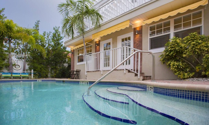 Pass-a-Grille Apartment | Clean & Cozy Stay - King Bed, Pool, Close to Beach