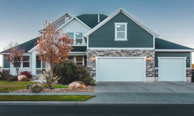Sunset Heights House | Clean Golf Home w/Scenic Views - Up to 4500 sqft, 8 Spacious Rooms, 4.5 Bath!