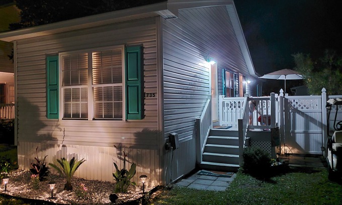 Garden City House | CLEAN , Pet Friendly Beach House w/golf cart and free beach parking