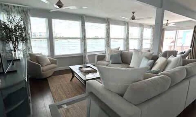 Bay Esplanade Apartment | Clearwater Beach Retreats at Bayside View 4