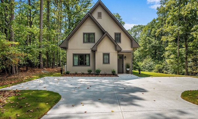 Central House | Clemson Cove - Beautiful new construction on outskirts of Clemson!