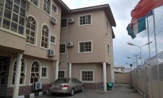 Port Harcourt Cabin | Clen-phil Hotels - Deluxe Standard close to many attractions