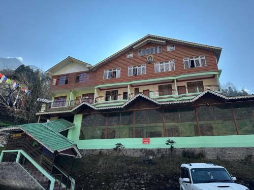 Lachung Hotel | Cliff View Residency Lachung