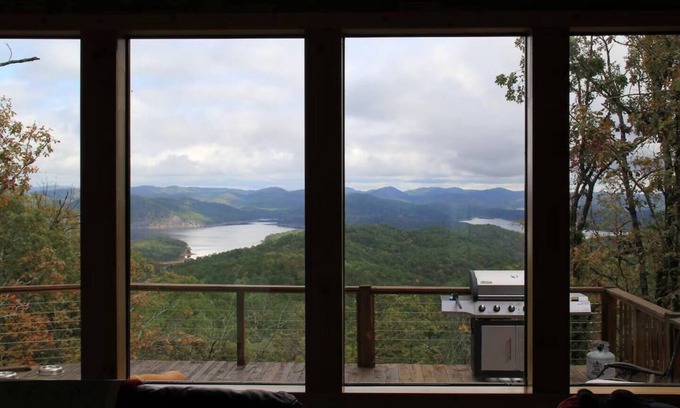 Broken Bow Cabin | Cliffside Escape | Epic Lake Views & Off-Grid Stay