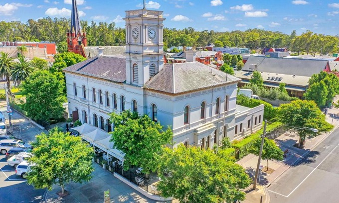 Echuca Hotel | Clocktower Suites