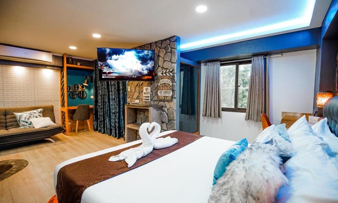 Mactan Export Processing Zone Apartment | CLOCKWORKORANGE Luxury Studios with Netflix