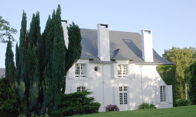 Jurancon House | Clos Mirabel Idyllic C18 Manor House B&B or Whole House + pool sleeps 10+ PAU