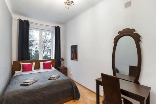 Old Town Apartment | Close-Central Warsaw Apartment - Great Location- Warsaw Stays- Freta