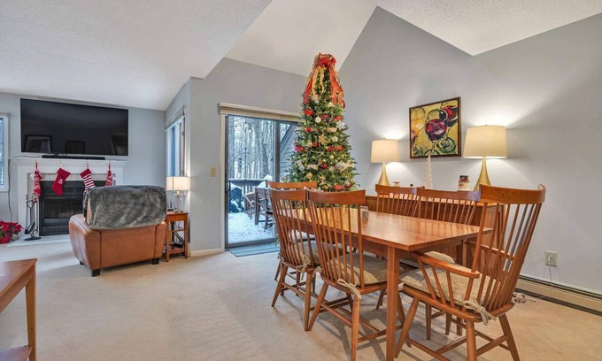 West Hartford Condo | Close to Lake & Golf & Pool - Newton Village 2C