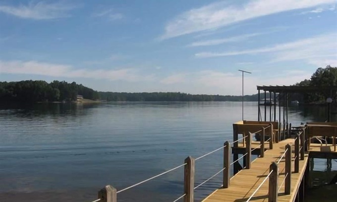Seneca House | Close to Mountains, Clemson, Asheville, Marina & Best Lake in the Carolinas