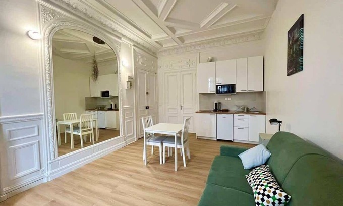 Chatou Apartment | Close to Paris - The Boudoir