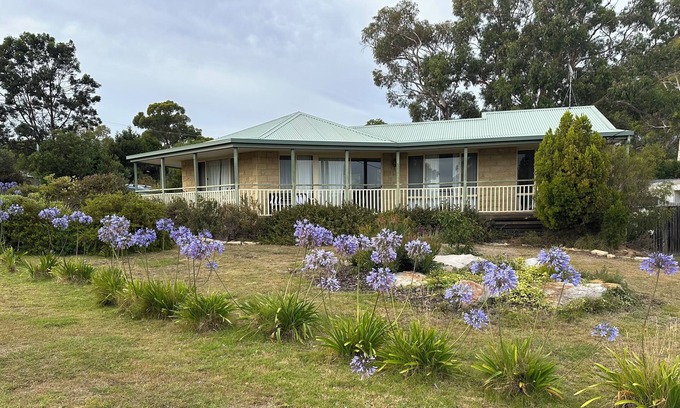 Orford House | Close to the Beach. Family friendly property.
