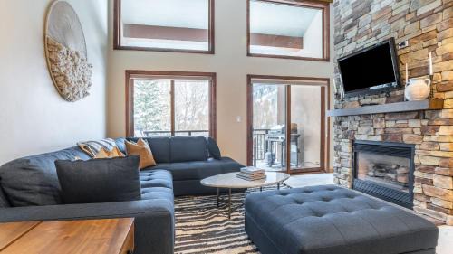 Vail House | Cloud 9 by AvantStay Located at the Base of Vail Ski Resort w Community Pool Hot Tub
