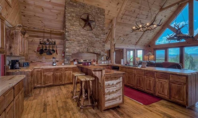 Blue Ridge Cabin | Cloud Top Cabin- Pet Friendly | Screened Porch | Long Range Views | Close to Town