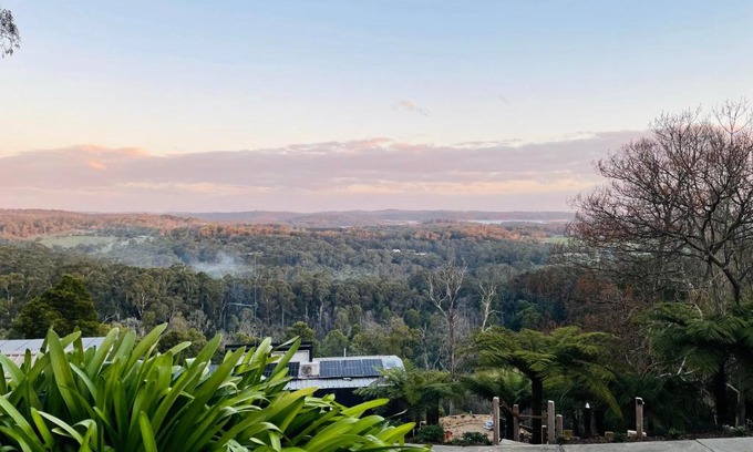 Menzies Creek Bed & Breakfast | Cloud View Garden