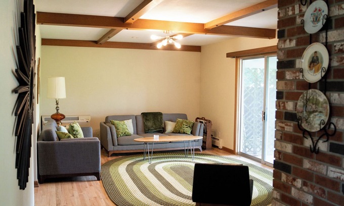 Marion House | Clubhouse ' 63- Spacious 4-bedroom house with WiFi, on country club golf course