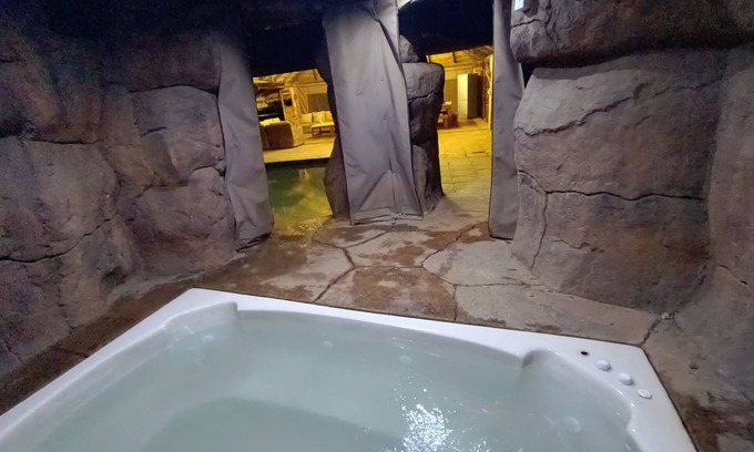 Springs Bed & Breakfast | Clyde's on Dale Guest House