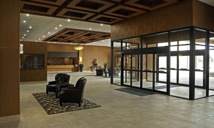 South Lethbridge Hotel | Coast Lethbridge Hotel & Conference Centre