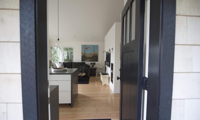 Bowen Island House | Coast modern coach house , separate cottage on 1,2 acer with ocean view