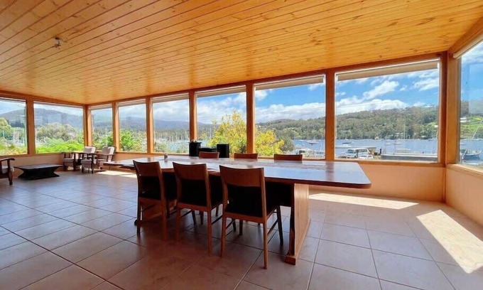 Kettering House | Coastal Cabin next to Bruny Island Ferry