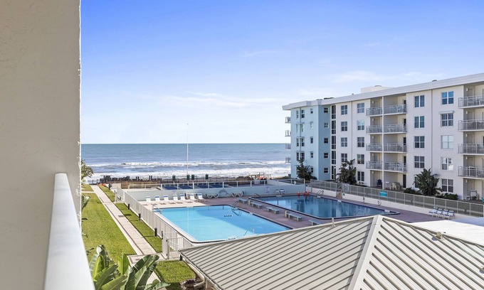 New Smyrna Beach Condo | Coastal Chic Condo with Lovely Ocean View