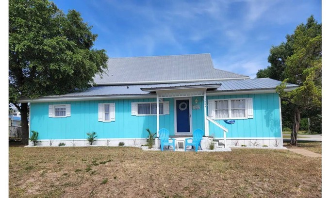 Wilmington Beach Cottage | Coastal Cottage (5min walk to beach, ample parking, dog-friendly!)