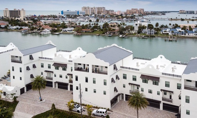 Clearwater Beach House | Coastal Gateway - Amazing Luxury Waterfront Townhome w/Boat Slip/Pool/Hot Tub
