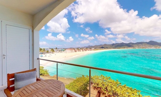 Beacon Hill Condo | ☀️🏖️Coastal Oasis by IRE Vacations - Spacious Studio Overlooking the Beach