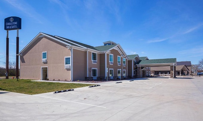 Altamont Hotel | Cobblestone Inn & Suites - Altamont