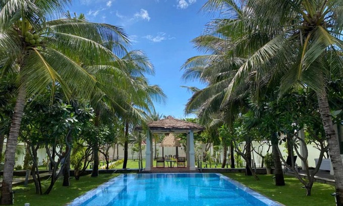 East Ham Tien Beach Resort | Coco Presidential Villa & Homestay