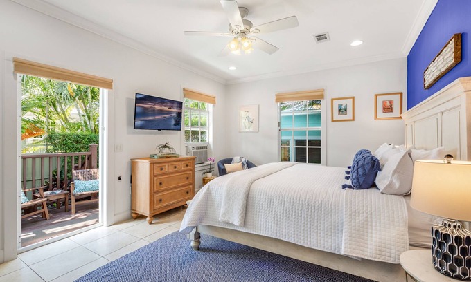 Old Town Condo | COCONUT PALM STUDIO ~ Adult Only Studio, Heated Shared Pool & Close to Town!