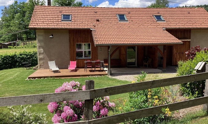 Ramonchamp House | Cocooning spirit" gîte close to hiking trails and cycle path.