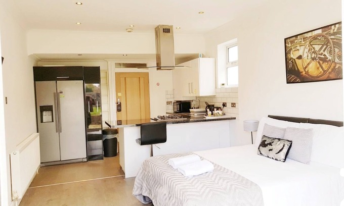 Ponders End Bed & Breakfast | Cogie Abode