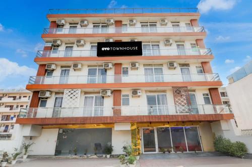 Old Gurgaon Hotel | Collection O Deep Residency