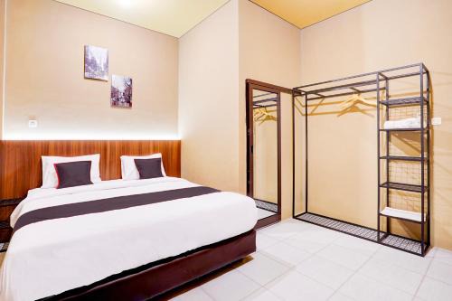 Padang Hotel | Collection O Padang City Center Near Transmart Padang Formerly De Orchids