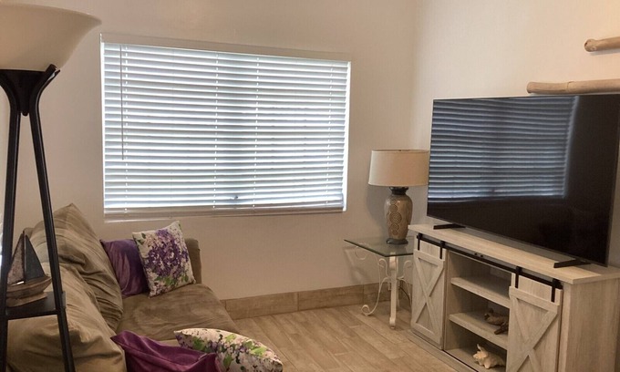 Cockburn Town Condo | Colwins #5 Family/Group/Couples Sleeps 7