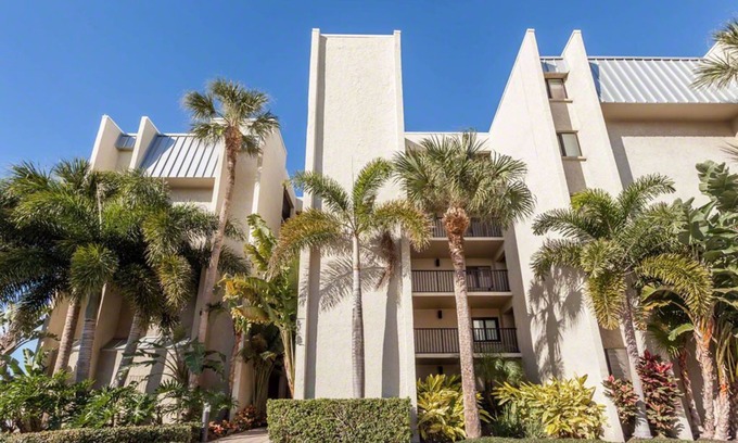 Redington Shores Condo | Come on Down - Escape to the Sunshine
