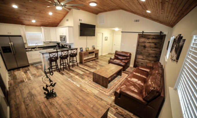 Venice House | Come stay and play at Tiger's Den located in Venice, LA!