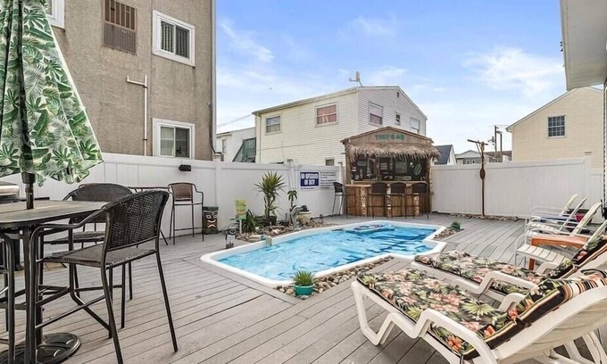 Wildwood House | Come Stay in the Heart of All The Action - 4 bed 2.5 bath - Perfect for your next stay!