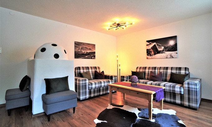 Ehrwald Apartment | Comfort apartment on the Zugspitze with a large garden and wonderful mountain views