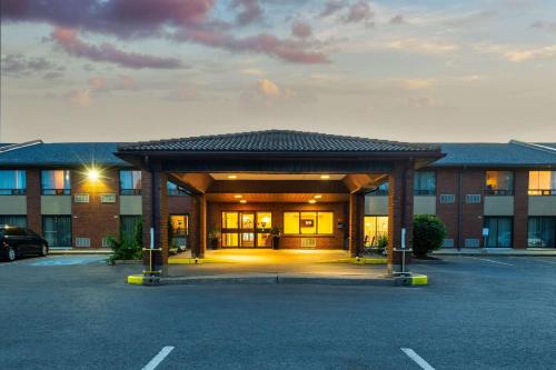 Kingston Hotel | Comfort Inn Hwy 401