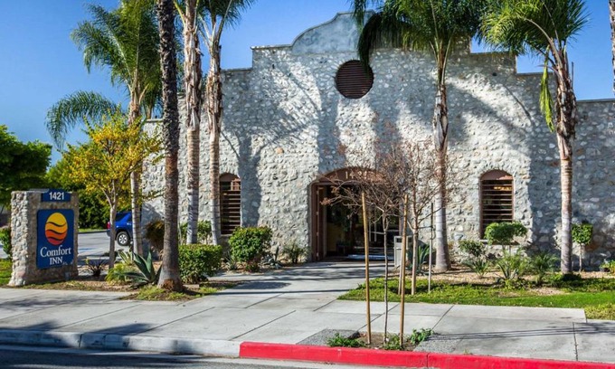 Westmont Hotel | Comfort Inn Pomona near Fairplex