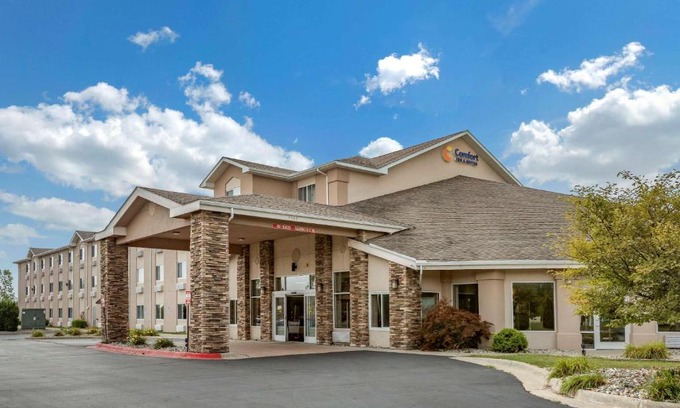 Dimondale Hotel | Comfort Inn & Suites Dimondale