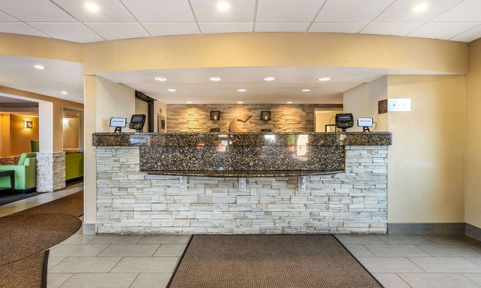 East Hartford Hotel | Comfort Inn & Suites East Hartford - Hartford
