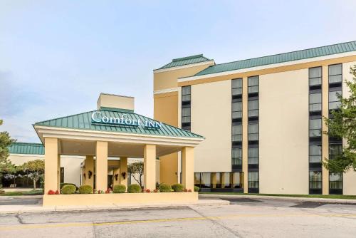 Piqua Hotel | Comfort Inn & Suites Piqua-Near Troy-I75
